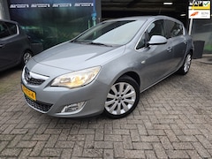 Opel Astra - 1.6 Cosmo | 12MND GARANTIE | AIRCO | CRUISE | LMV | TREKHAAK