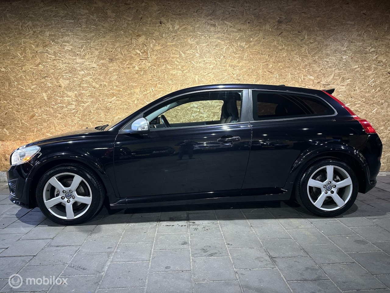 Volvo C30 - 2.0 R-Design - leder - dealer onderh - park assist - AutoWereld.nl