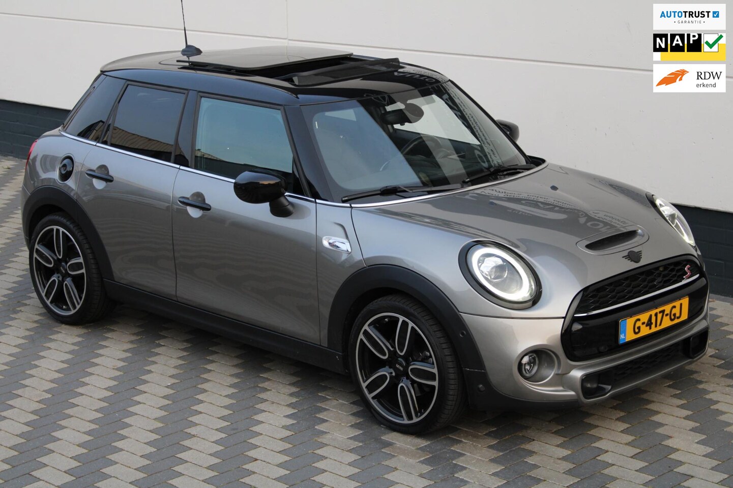 MINI Cooper S - 2.0 192PK 60 Years Edition Pano HUD H/K NAP !! - AutoWereld.nl