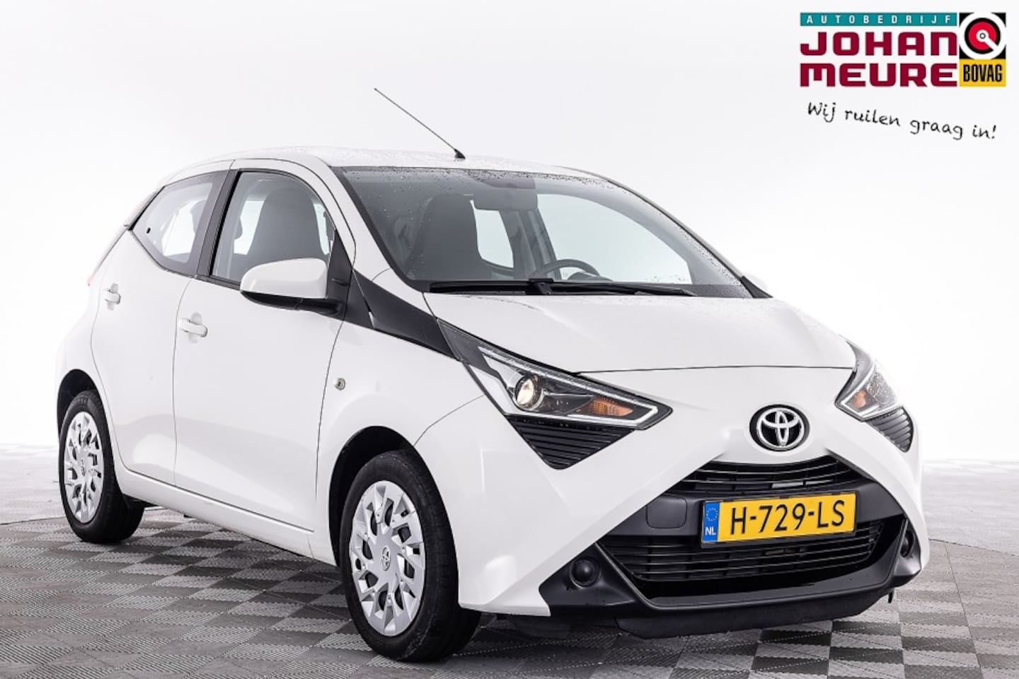 Toyota Aygo - 1.0 VVT-i x-play | AIRCO | CAMERA ✅ 1e Eigenaar . - AutoWereld.nl