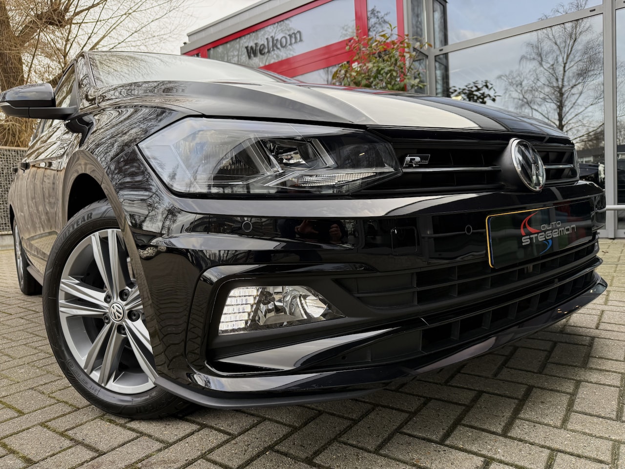 Volkswagen Polo - 1.0 TSI AUT. *!* R-LINE *!* NAVI/ VIRTUAL/ CARPLAY/ RADAR/ 33DKM *!* - AutoWereld.nl