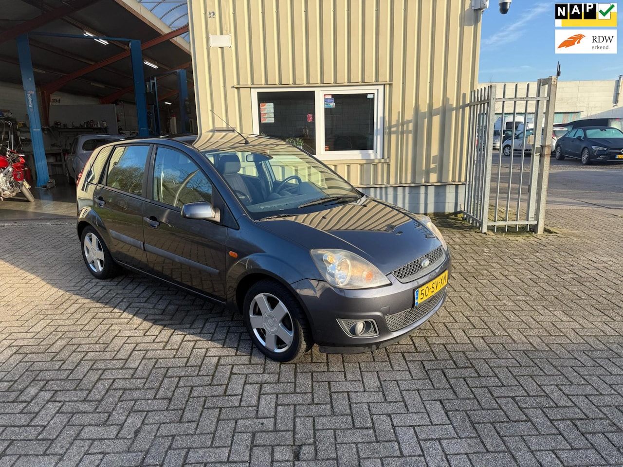 Ford Fiesta - 1.4-16V Futura met apk keuring 5 deurs - AutoWereld.nl