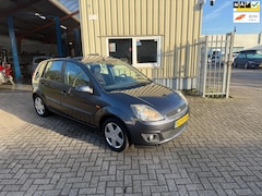 Ford Fiesta - 1.4-16V Futura met apk keuring 5 deurs