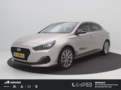 Hyundai i30 Fastback - 1.4 T-GDI 140PK Premium / Navigatie / Cruise Control / 17" LMV / Airco Climate Control / K