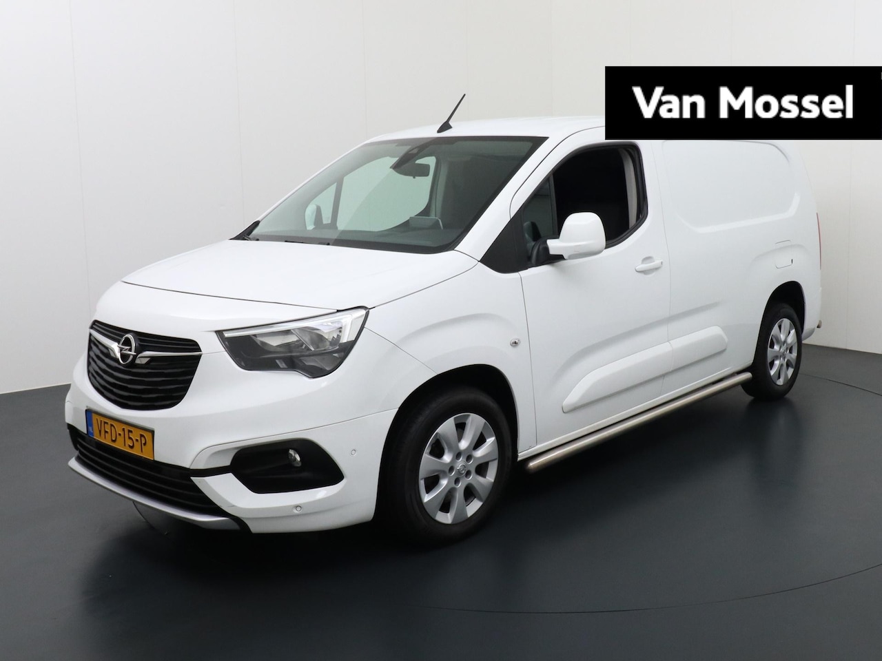 Opel Combo - 1.5D L2H1 Innovation | Navigatie | Parkeer camera | Cruise control | Stuurwiel verwarming - AutoWereld.nl