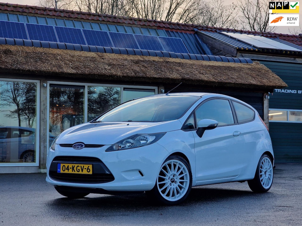 Ford Fiesta - 1.25 Trend 1.25 Trend (NL-Auto / NAP / Airco / 17 Inch / Elektrisch bedienbare ramen en spiegels) - AutoWereld.nl