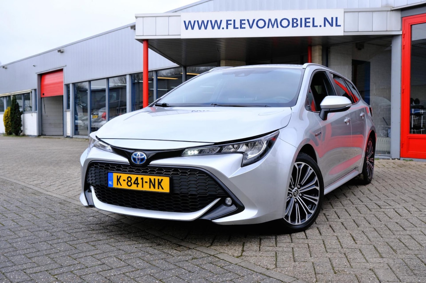 Toyota Corolla Touring Sports - 1.8 Hybrid Business Plus Aut. Navi|1e Eig|Clima|Cam|LMV - AutoWereld.nl