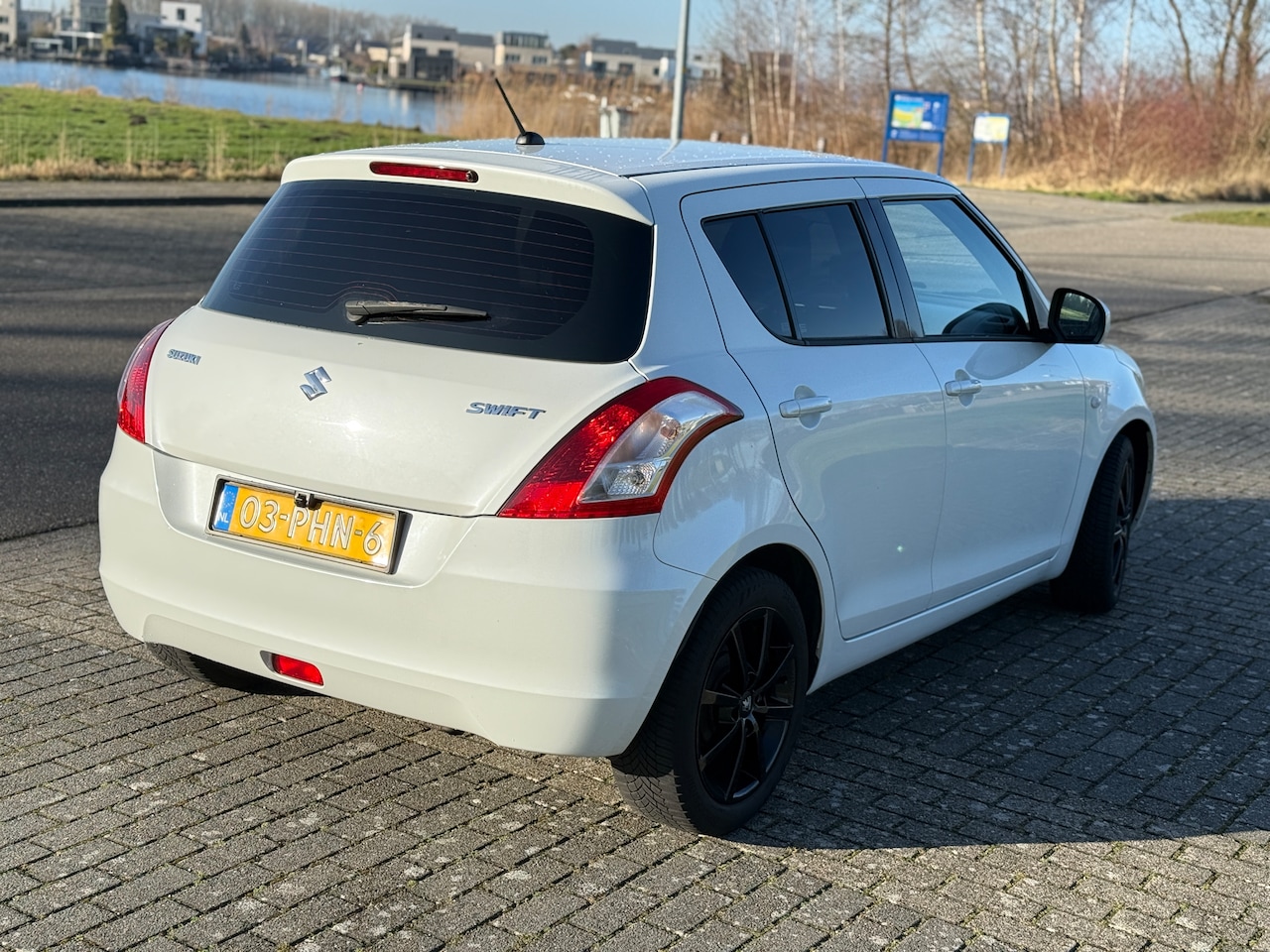 Suzuki Swift - 1.2 Comfort EASSS ACHTERUITRIJ CAM + CARPLAY + AIRCO - AutoWereld.nl