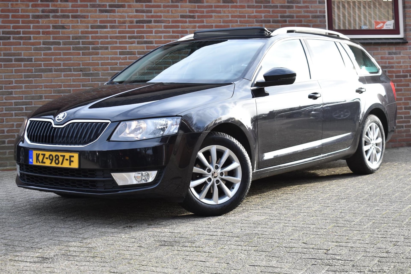 Skoda Octavia Combi - 1.6 TDI Greentech Ambition Business '16 Pano Navi Clima Cruise Inruil mogelijk - AutoWereld.nl