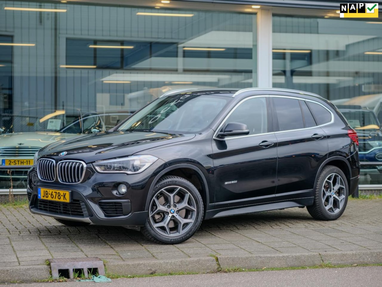 BMW X1 - SDrive20i Essential AUTOMAAT HEAD UP NL AUTO 192 PK! - AutoWereld.nl