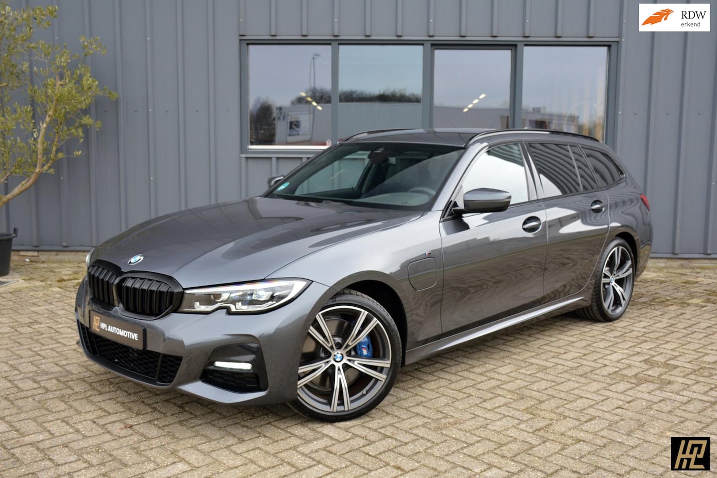 BMW 3-serie Touring - 330e 292pk M Sport High Executive * LiveCockpit * Performance remmen * 19" Individual * Ha - AutoWereld.nl