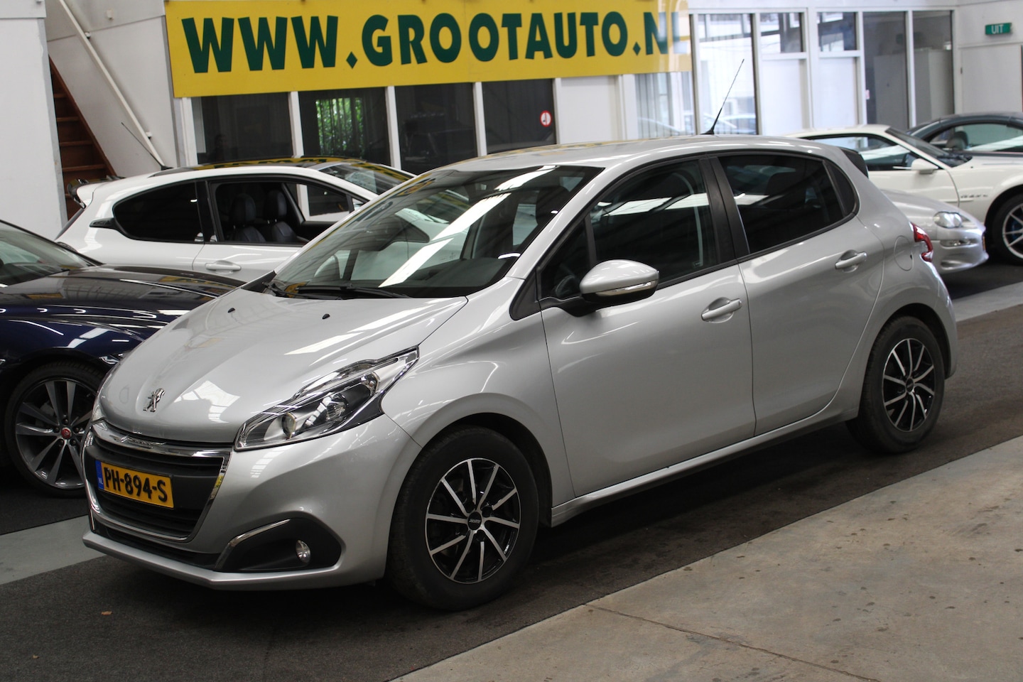 Peugeot 208 - 1.2 PureTech Blue Lion Airco, Navi, Cruise control, Stuurbekrachtiging - AutoWereld.nl