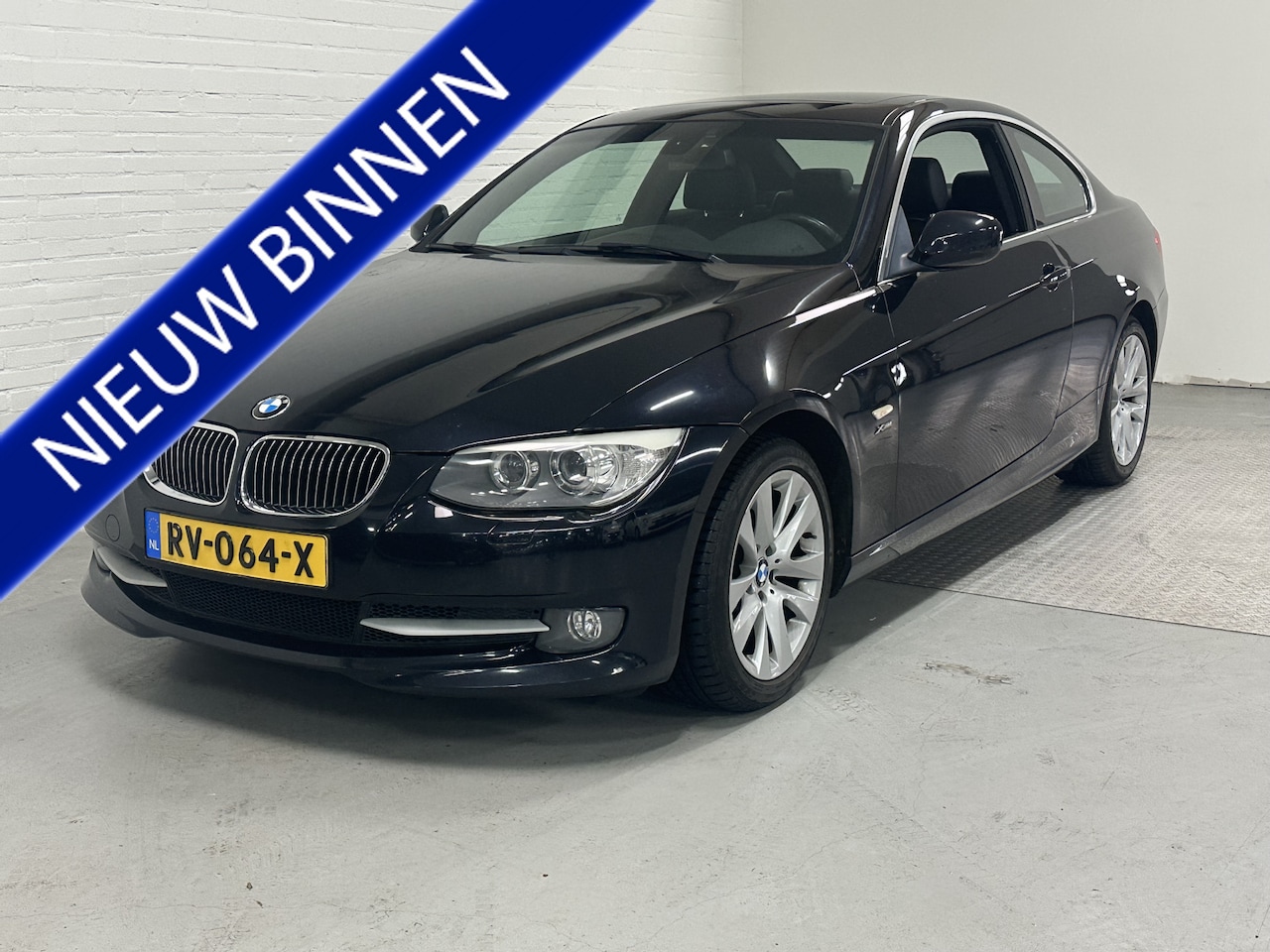 BMW 3-serie Coupé - 330xi High Executive LEER /CRUISE / CLIMA / NAVI - AutoWereld.nl