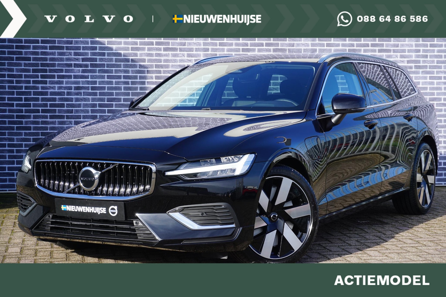 Volvo V60 - 2.0 T6 Plug-in hybrid AWD Essential Edition | Snel Rijden | Leder | Blis | Adaptieve Cruis - AutoWereld.nl