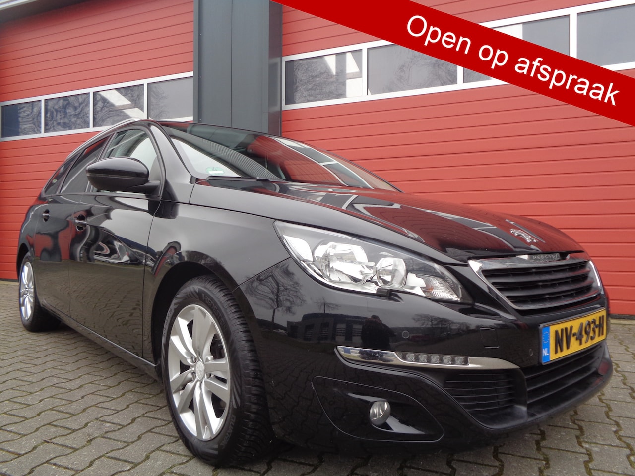 Peugeot 308 SW - 1.2 PureTech Blue Lease Pack 111PK Clima Navi Cruise Pano-Dak LMV NL-Auto - AutoWereld.nl