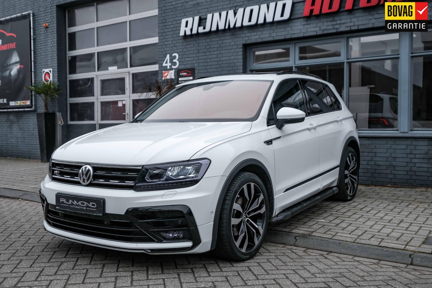 Volkswagen Tiguan - 1.4 TSI ACT Comfortline Business R-Line|Pano|Camera|Navi|Carplay|Acc|Trekhaak| - AutoWereld.nl