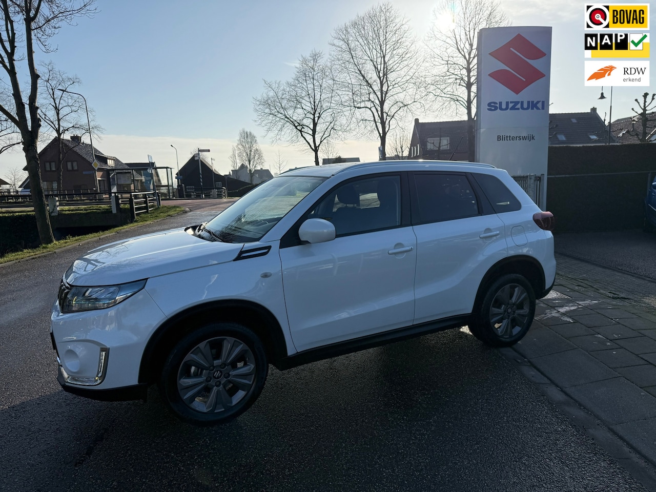 Suzuki Vitara - 1.4 Boosterjet Select Smart Hybrid 4X4 // Dealer onderhouden // Navigatie // Apple carplay - AutoWereld.nl