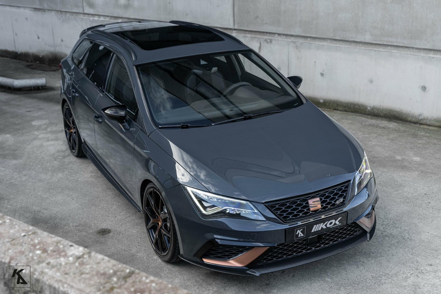 Seat Leon ST - 2.0 TSI | Cupra R | 4DRIVE Carbon-Blacknessgrey - AutoWereld.nl