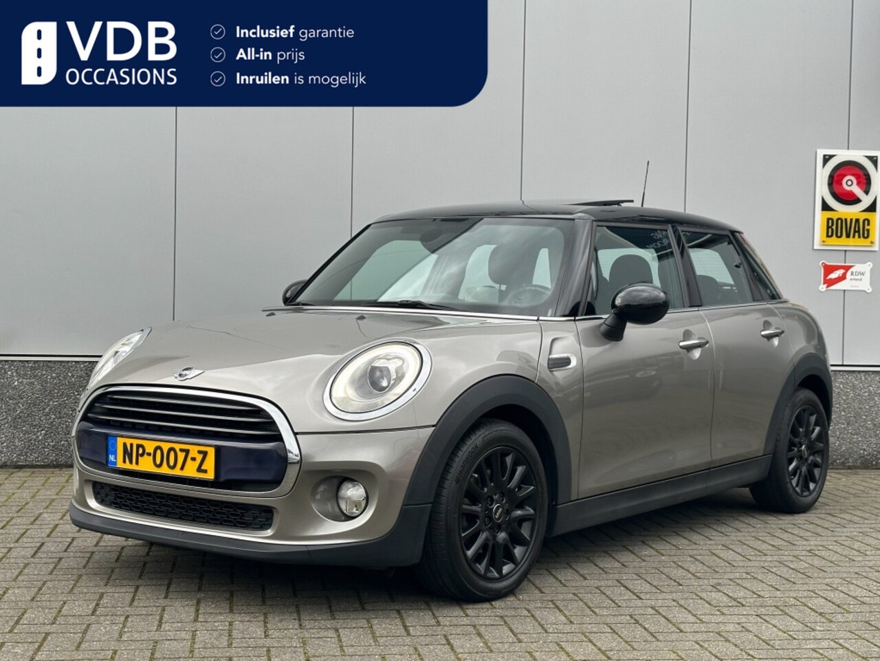 MINI Cooper - Mini 1.5 Chili Bns 136PK Panoramadak | Half Leder | Head-up | - AutoWereld.nl