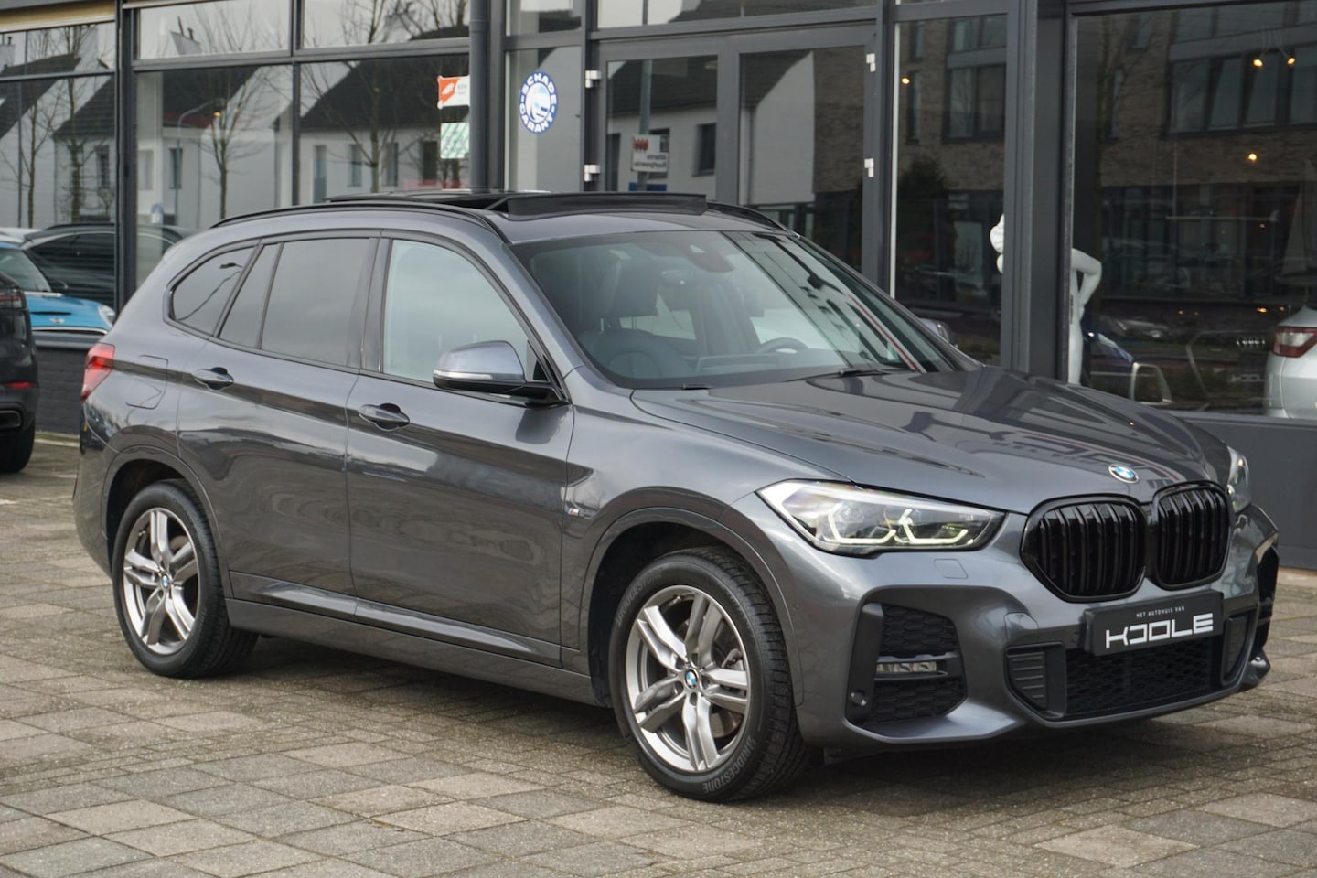 BMW X1 - xDrive25e High Executive | M pakket | PANO | H&K | Trekhaak - AutoWereld.nl