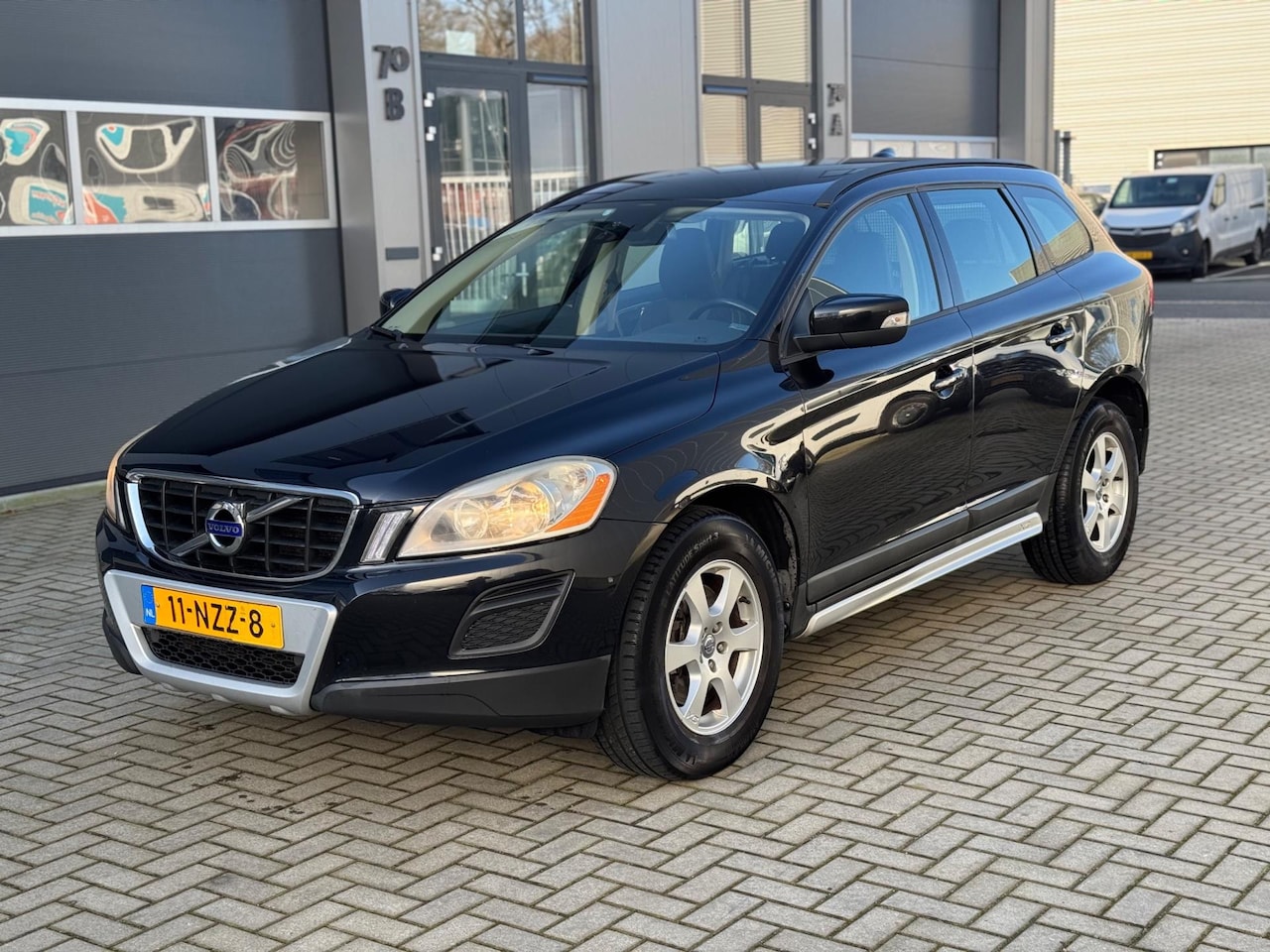 Volvo XC60 - 2.4 D5 AWD Kinetic - AutoWereld.nl