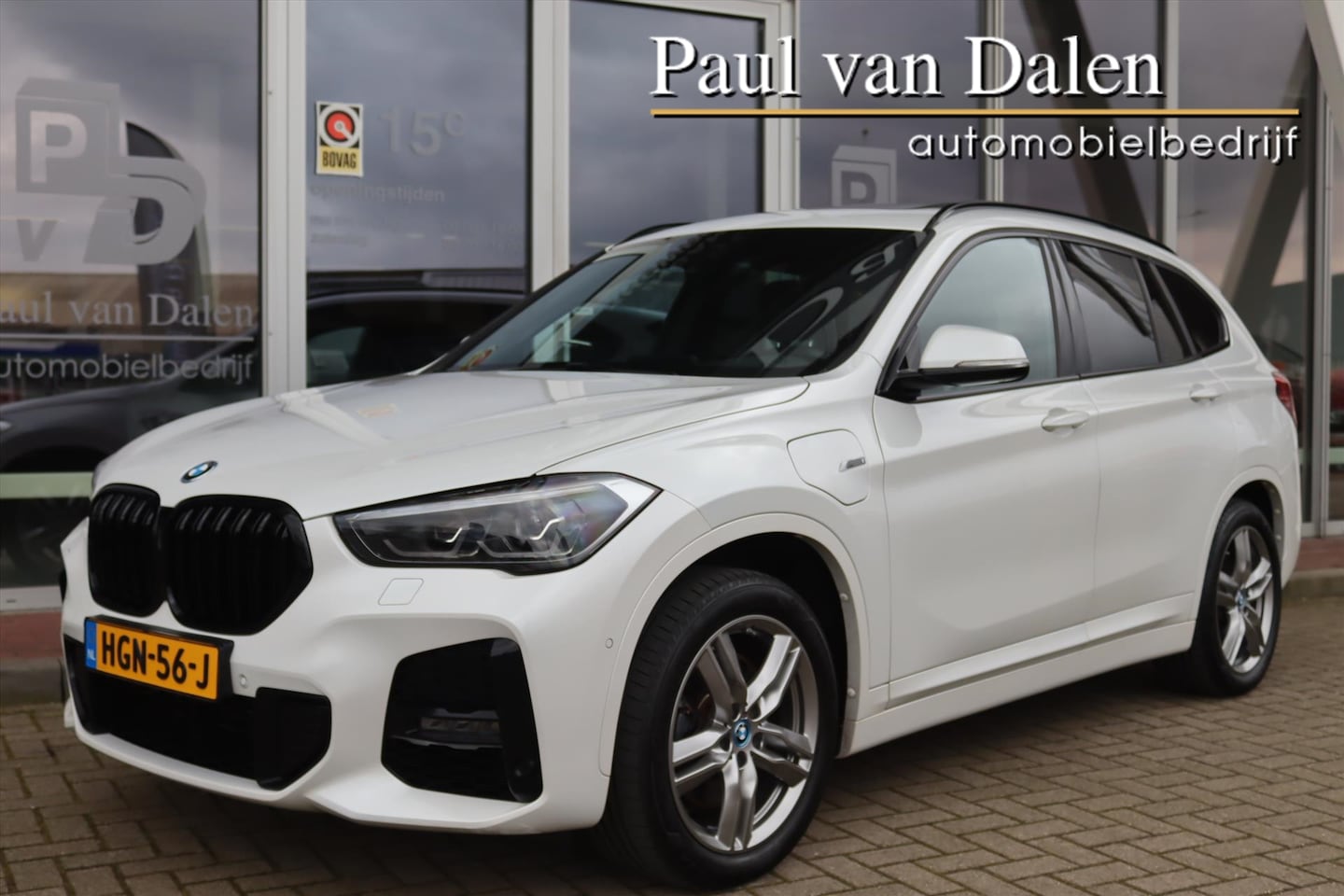 BMW X1 - (f48) XDRIVE 25e 220PK AUTOMAAT M-SPORT Panodak | Trekhaak | Navi | Head Up | Keyless | Ad - AutoWereld.nl