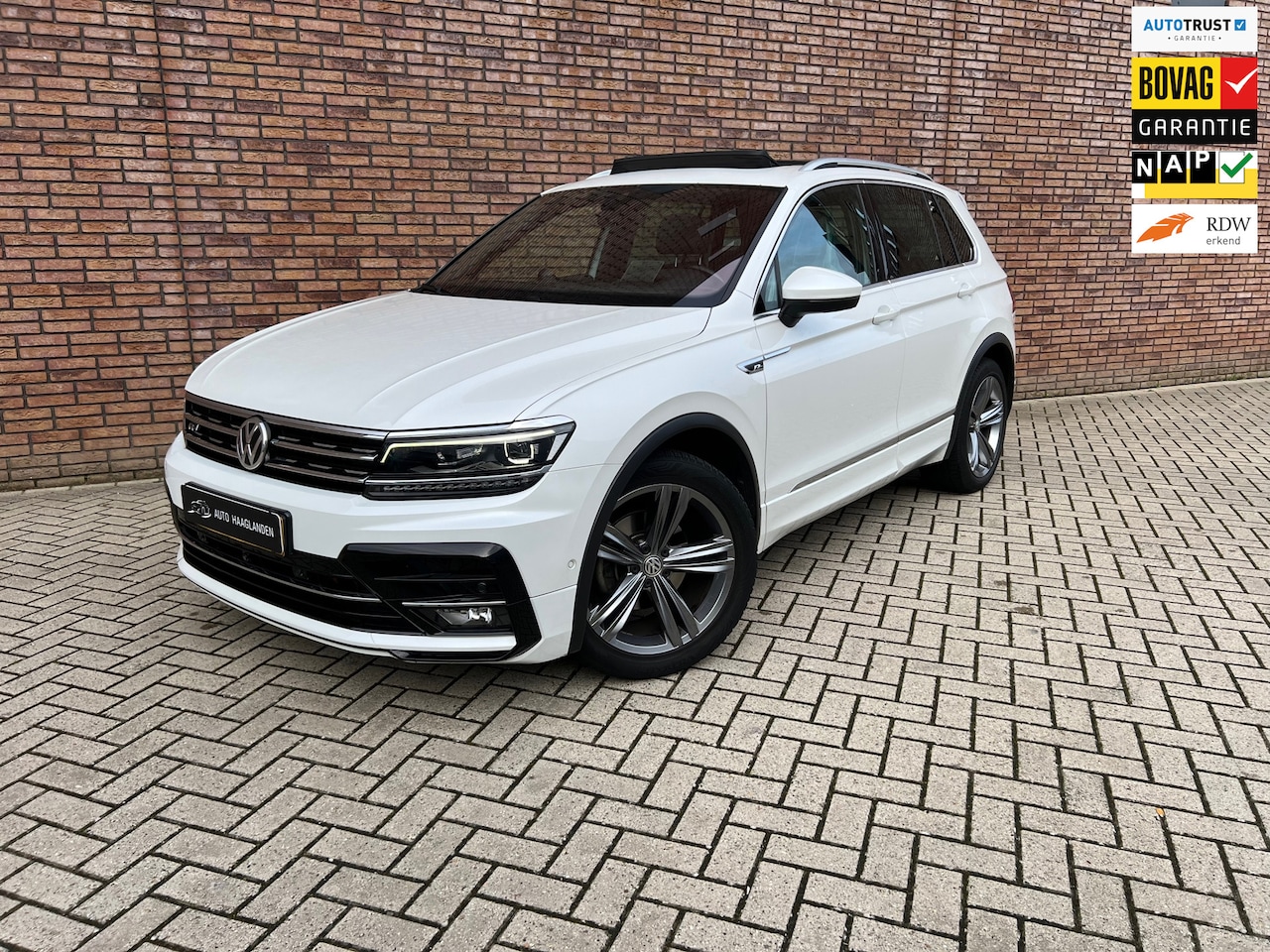 Volkswagen Tiguan - 1.4 TSI R-Line Pano-Keyless-HUD-trekhaak-VC-360C - AutoWereld.nl