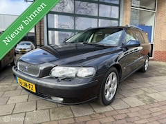 Volvo V70 - 2.4 / Cruise Control / Trekhaak / Voorstoelen Verwarmd /