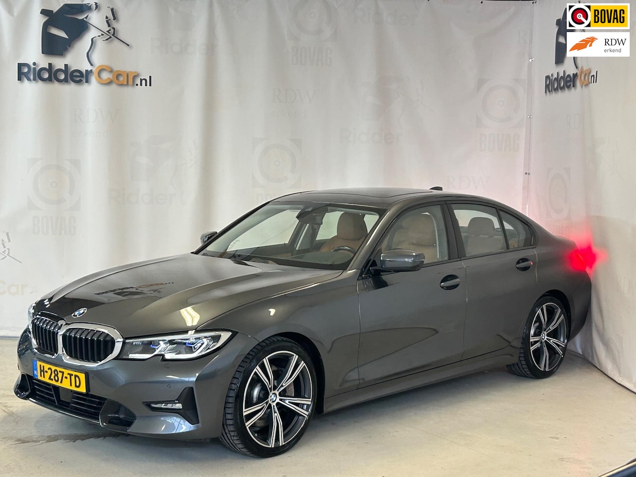 BMW 3-serie - 330i High Executive M|GARANTIE|PANO|ELEK TREKHAAK|LEDER|CAMERA - AutoWereld.nl