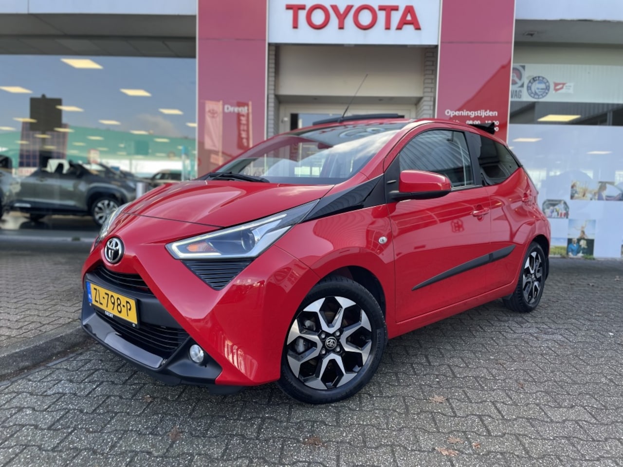 Toyota Aygo - 1.0 VVT-i x-cite Cabrio | Apple CarPlay Android Auto | DAB | Rij - AutoWereld.nl