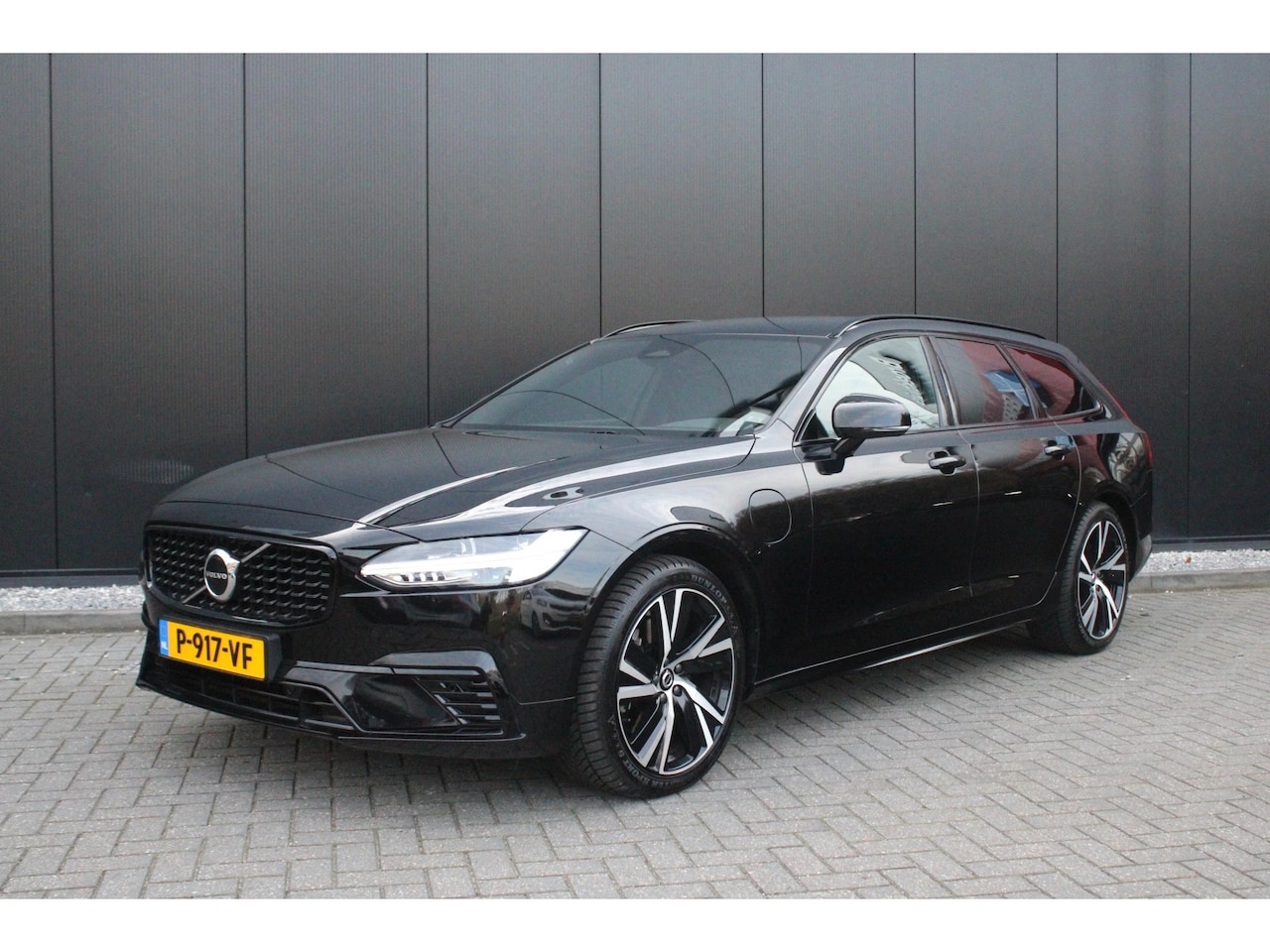 Volvo V90 - | R-Design exterieur | achteruitrijcamera | extra getint glas - AutoWereld.nl