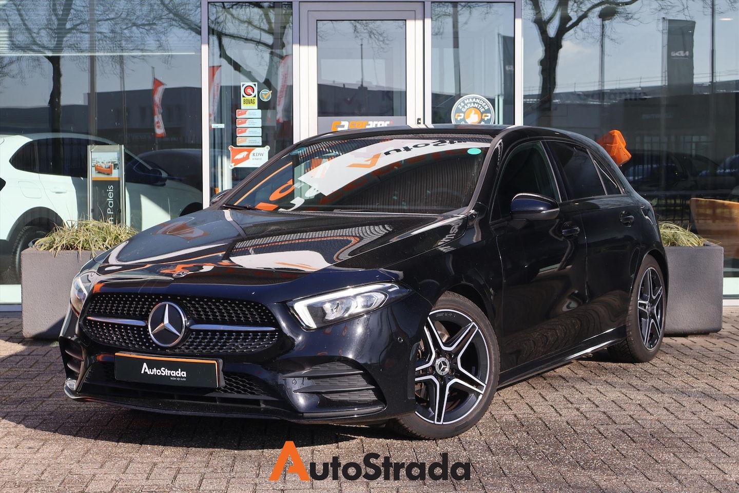 Mercedes-Benz A-klasse - A 180 AMG-Line 136pk 7G-DCT | Camera | Carplay | Stoelverwarming | Cruise | Climate | Navi - AutoWereld.nl