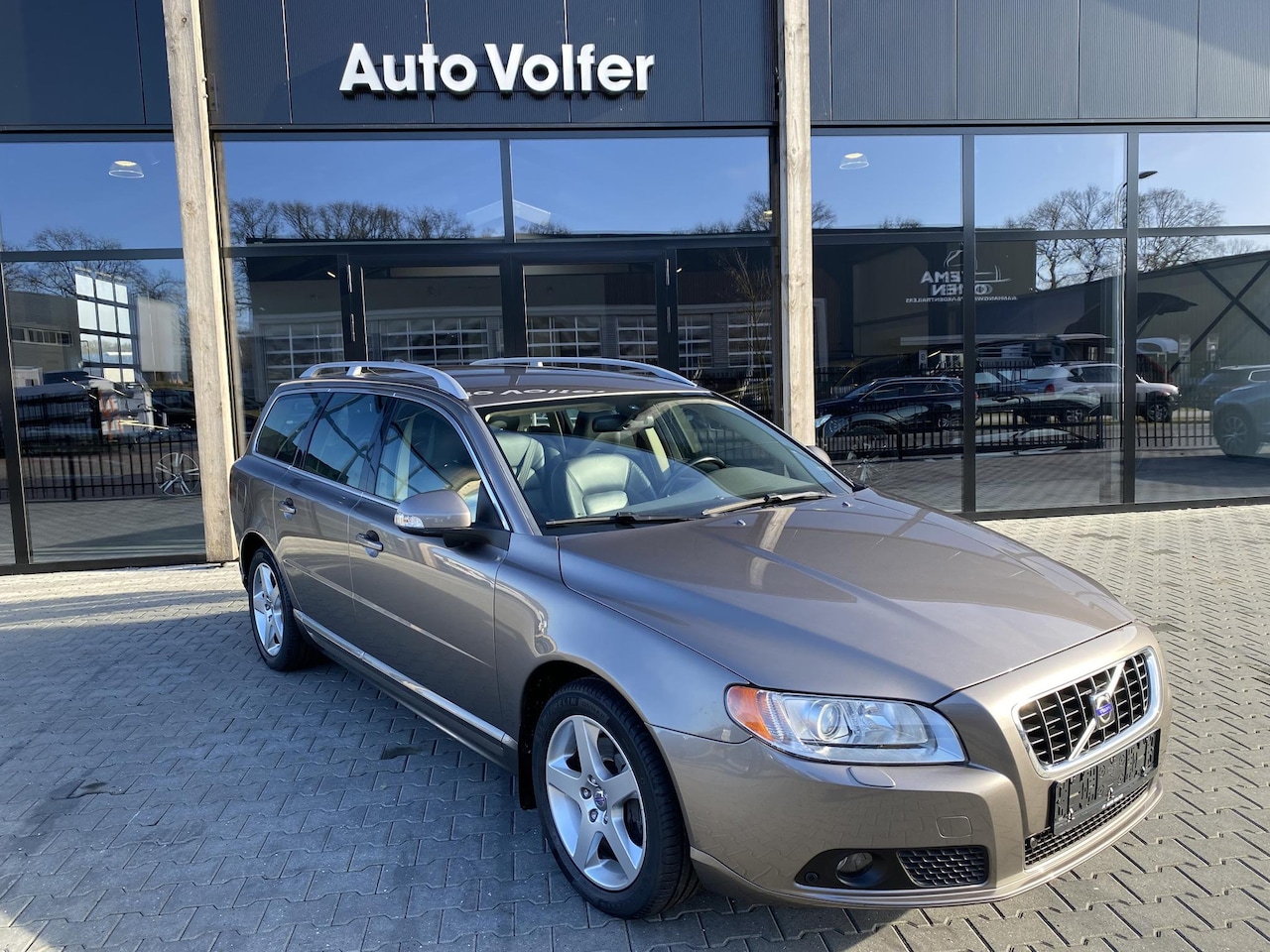 Volvo V70 - 2.5T Summum UNIEKE auto 72568 KM!! Youngtimer - AutoWereld.nl