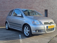 Toyota Yaris - 1.5-16V VVT-i T-Sport Sportieve uitvoering met comfortabele sportstoelen