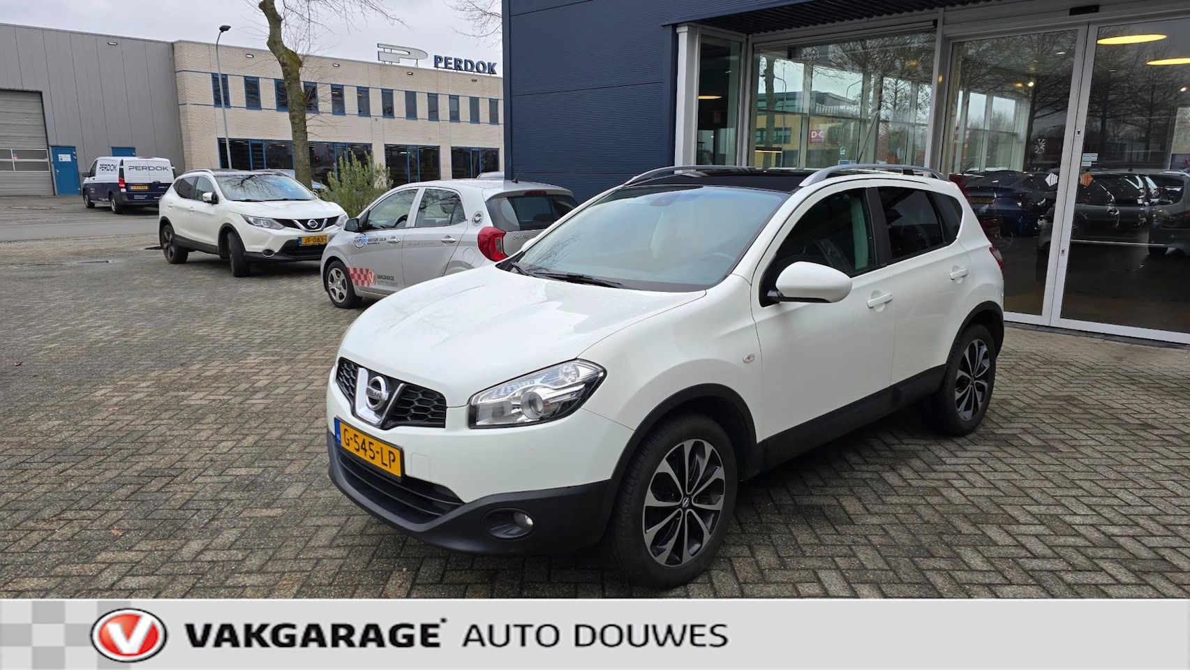 Nissan Qashqai - 1.6 Visia | Cruise Control | Panoramadak | Navigatie | Achteruitrijcamera - AutoWereld.nl