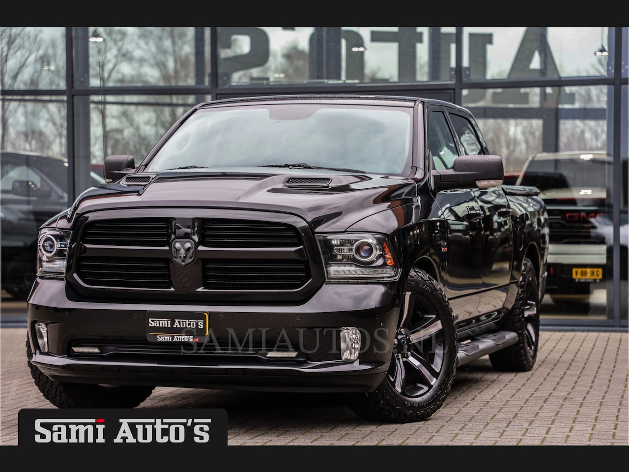 Dodge Ram 1500 - SPORT BLACK OPS | LUCHTVERING | CRUISE | CAMERA | LPG PRINS | 5.7 V8 4X4 | CREWCAB | LEDER - AutoWereld.nl