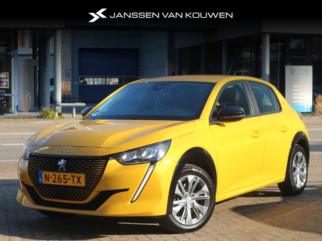 Peugeot e-208 - EV Active Pack 50 kWh / Parkeersensoren / 3-fase / Climate control - AutoWereld.nl