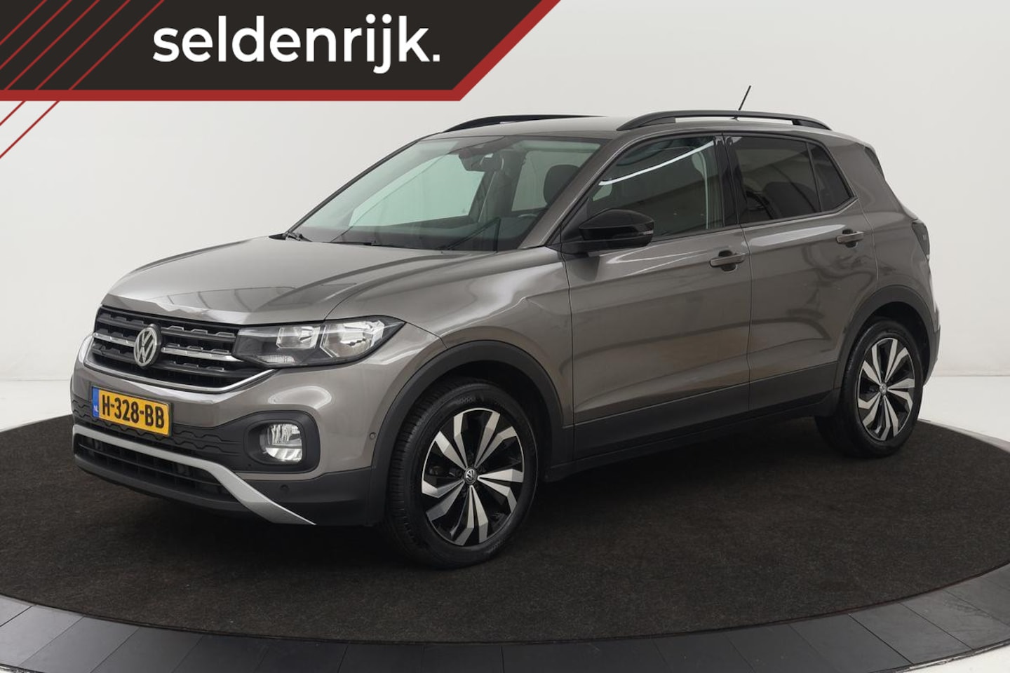 Volkswagen T-Cross - 1.0 TSI Life | Carplay | Park Assist | Design Pack Black | Adaptive cruise | Sportstoelen - AutoWereld.nl