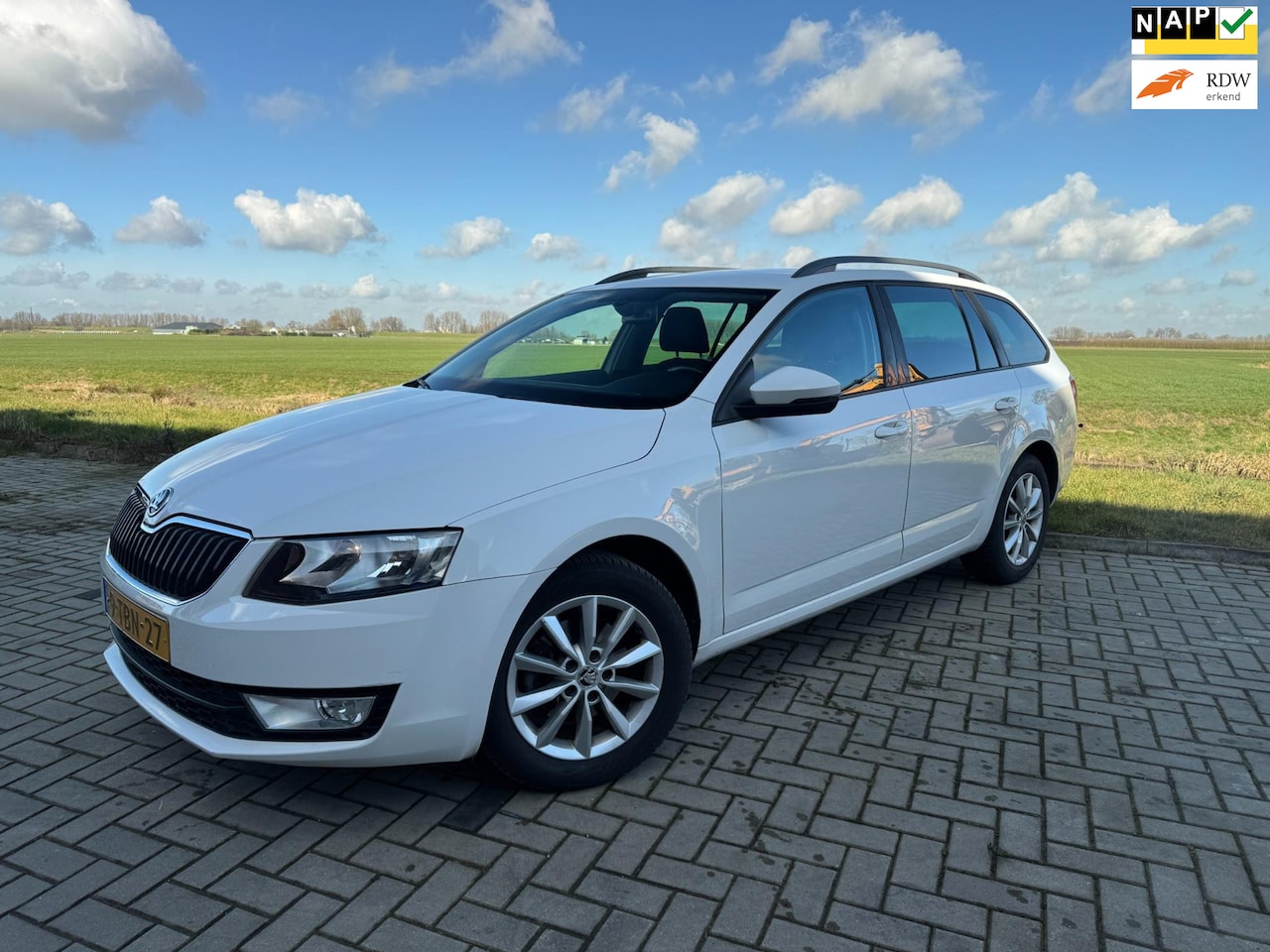 Skoda Octavia Combi - 1.2 TSI Greentech Ambition Businessline DSG Automaat 2014 Trekhaak Navigatie Bluetooth - AutoWereld.nl