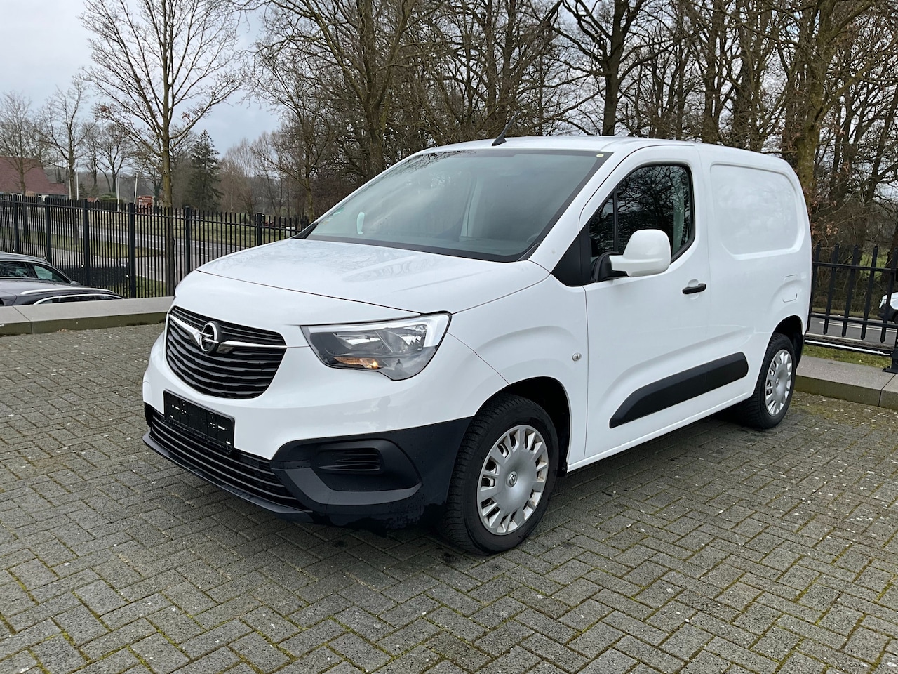 Opel Combo - 1.5 Cargo L1 Edition Airco - AutoWereld.nl