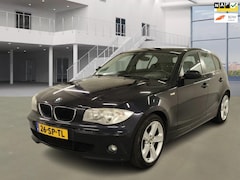 BMW 1-serie - 120i High Executive/AUT/PSENSOR/AIRCO/CRUISE/5DEURS/BOEKJES