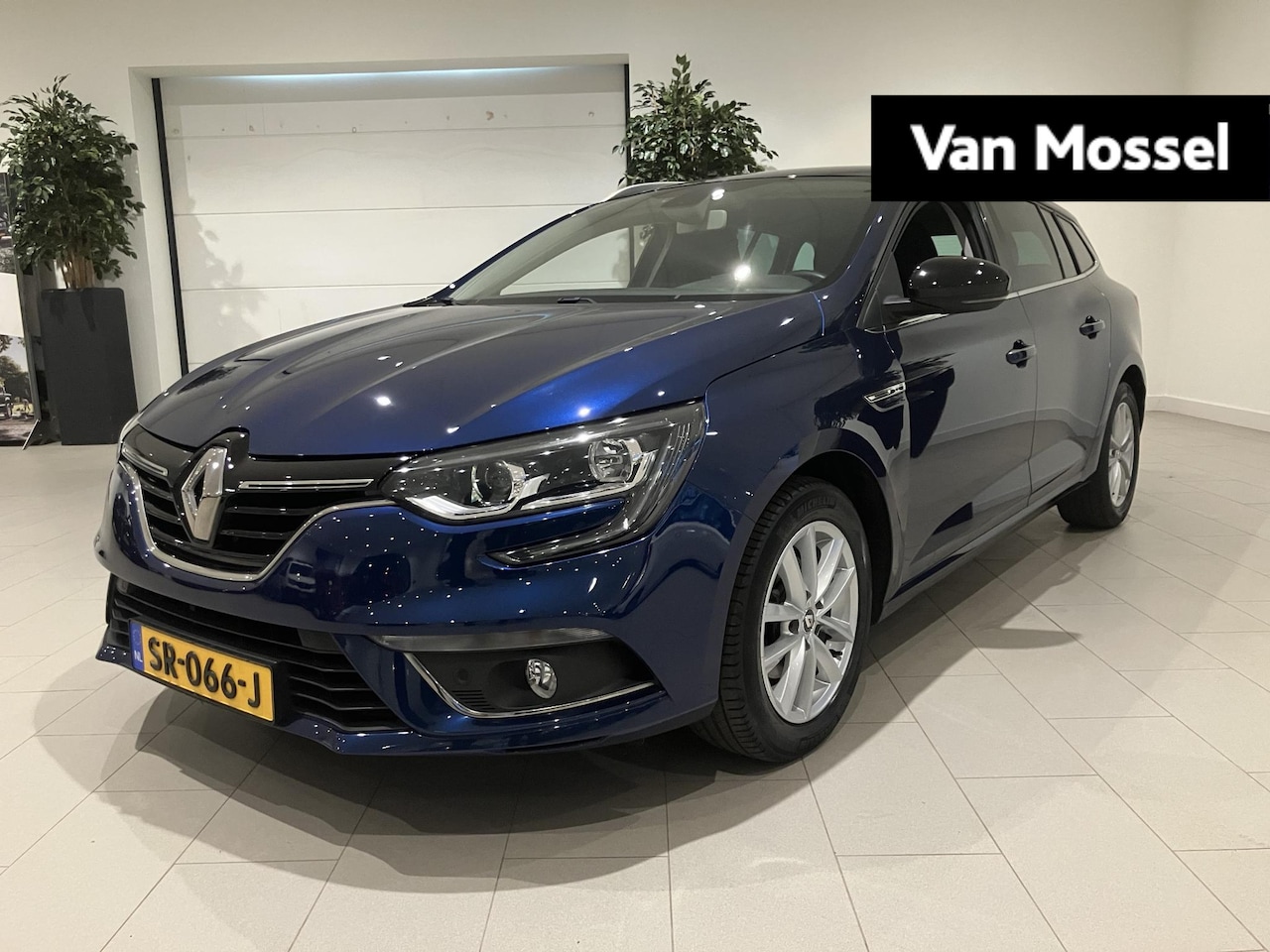 Renault Mégane Estate - 1.2 TCe Limited 132 PK | Digitaal Instrumentenpaneel | Parkeersensoren | Trekhaak | Cruise - AutoWereld.nl