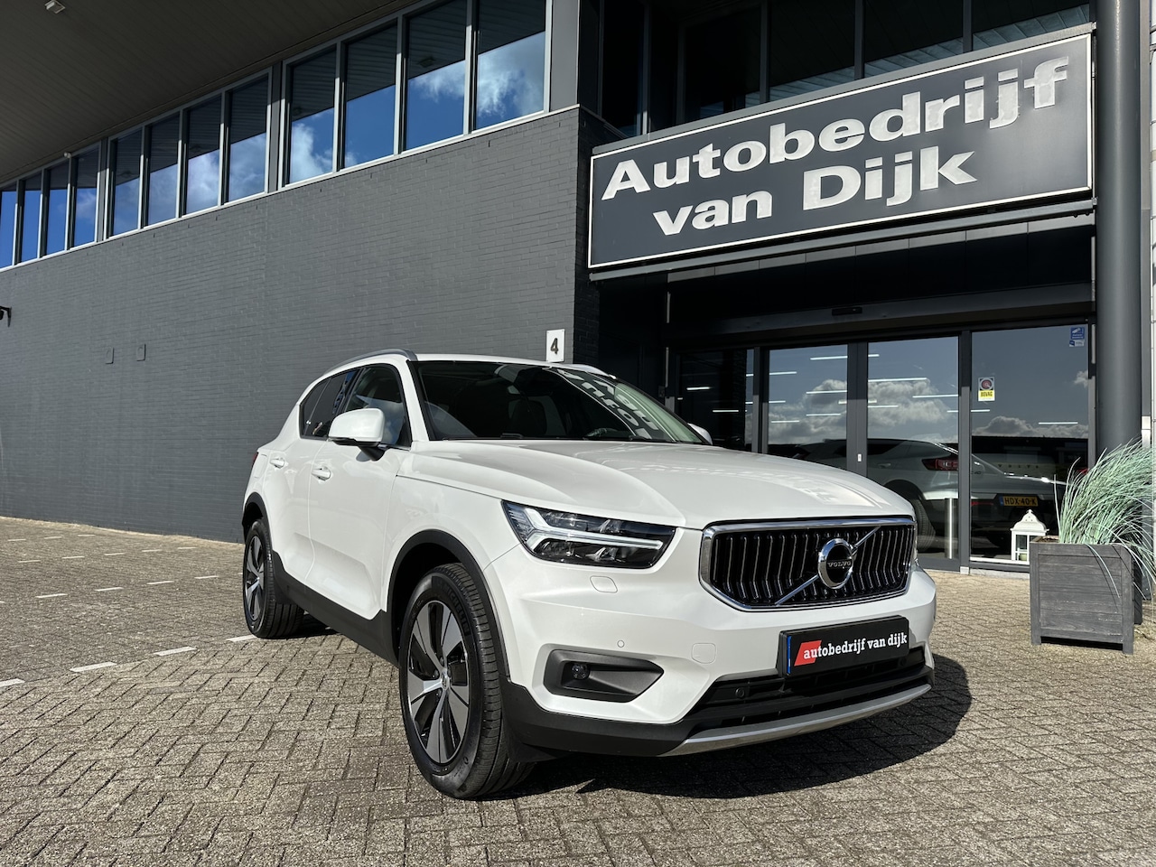 Volvo XC40 - 1.5 T4 Recharge Panodak Leer El.Klep - AutoWereld.nl