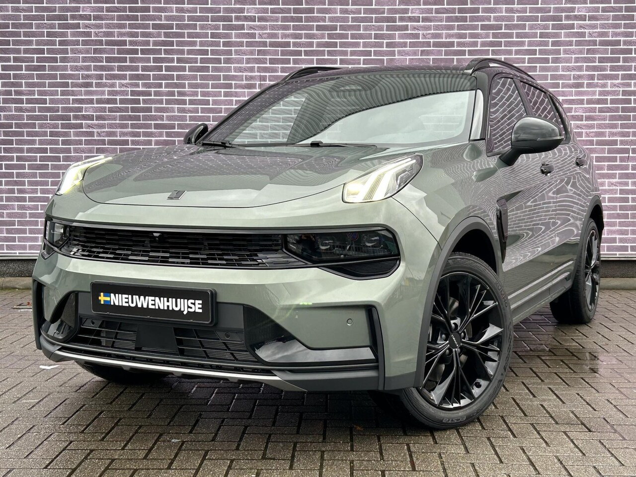 Lynk & Co 01 - PHEV More UIT VOORRAAD LEVERBAAR | NIEUW MODEL 2025 | Mineral Green | Adaptieve Cruise Con - AutoWereld.nl