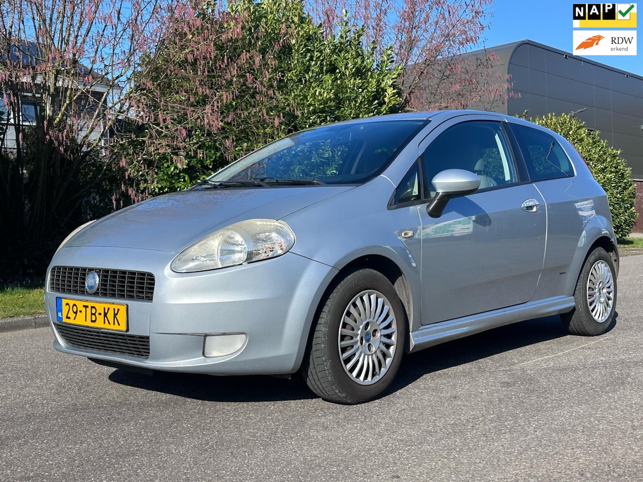 Fiat Grande Punto - 1.4-16V Sport Cruise*Clim*NAP*Trekhaak*Elektrische ramen*APK* - AutoWereld.nl