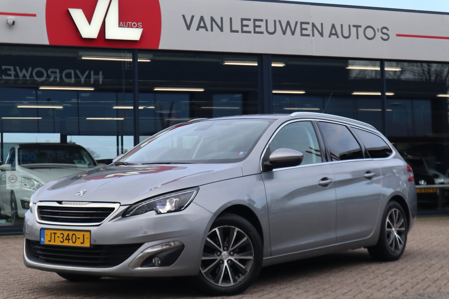 Peugeot 308 SW - 1.2 PureTech Blue Lease Premium | Automaat | Pano | Trekhaak - AutoWereld.nl