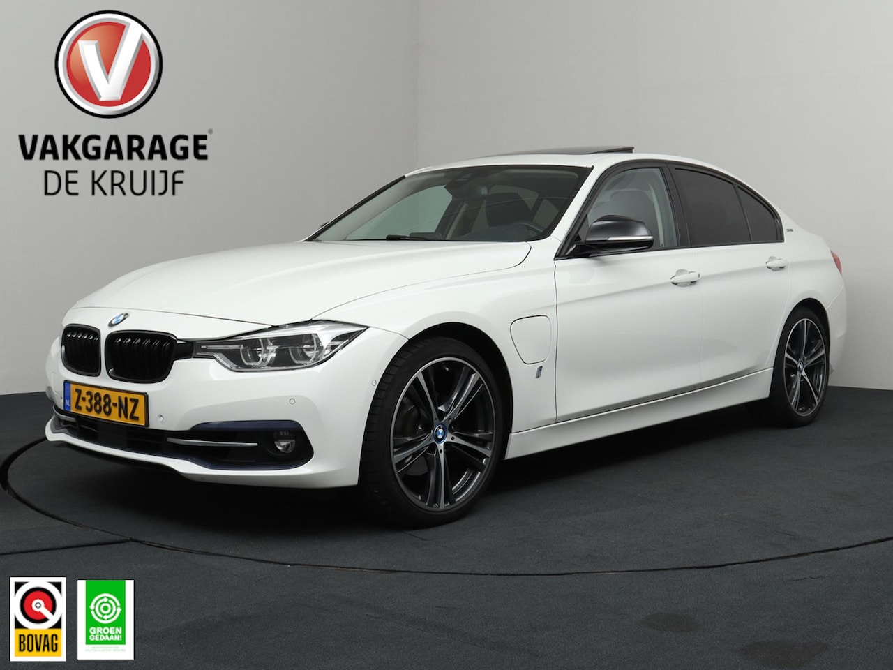 BMW 3-serie - 330e Centennial High Executive PHEV ACC | Head-up | Schuif-/kanteldak - AutoWereld.nl