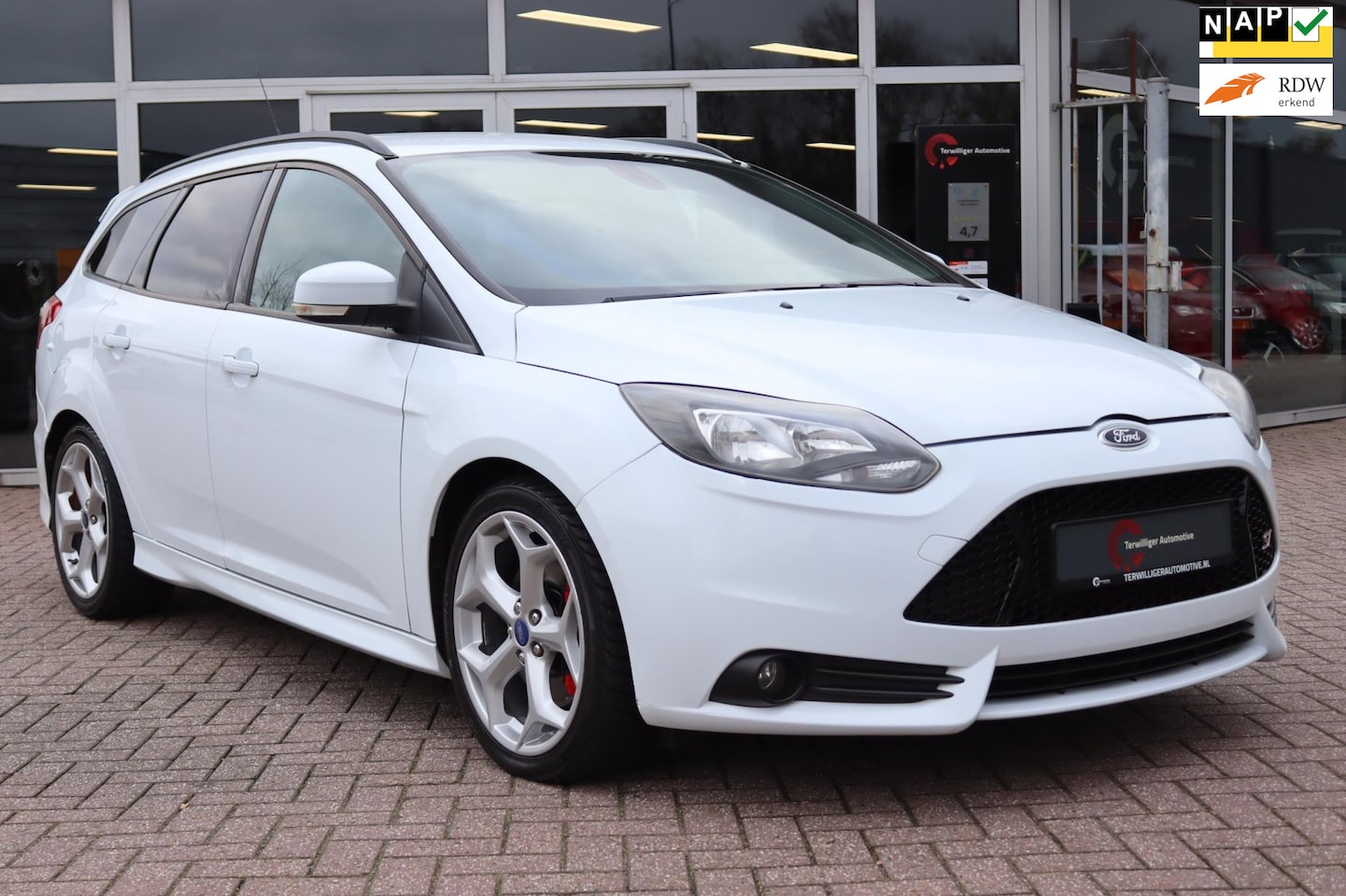 Ford Focus - 2.0 EcoBoost ST-2 | RECARO | CRUISE | ONDERHOUDSHISTORIE | 1e EIGENAAR - AutoWereld.nl