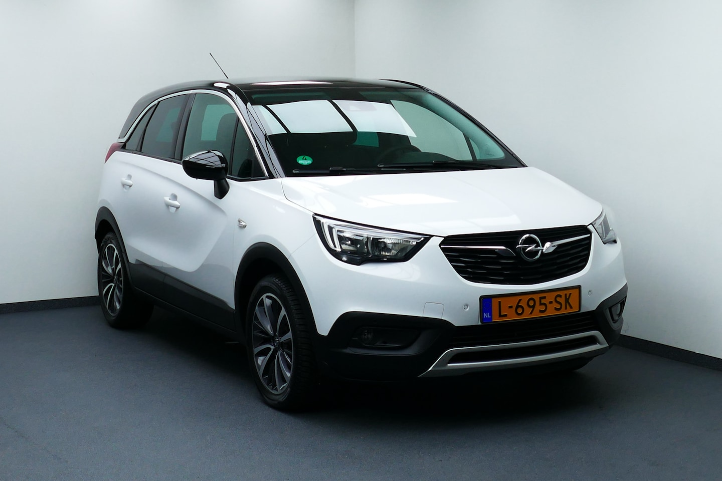 Opel Crossland X - 1.2 110pk Turbo Innovation. Zwart Dak, Navi, Camera, Clima, 17"LMV, Haak 840kg - AutoWereld.nl