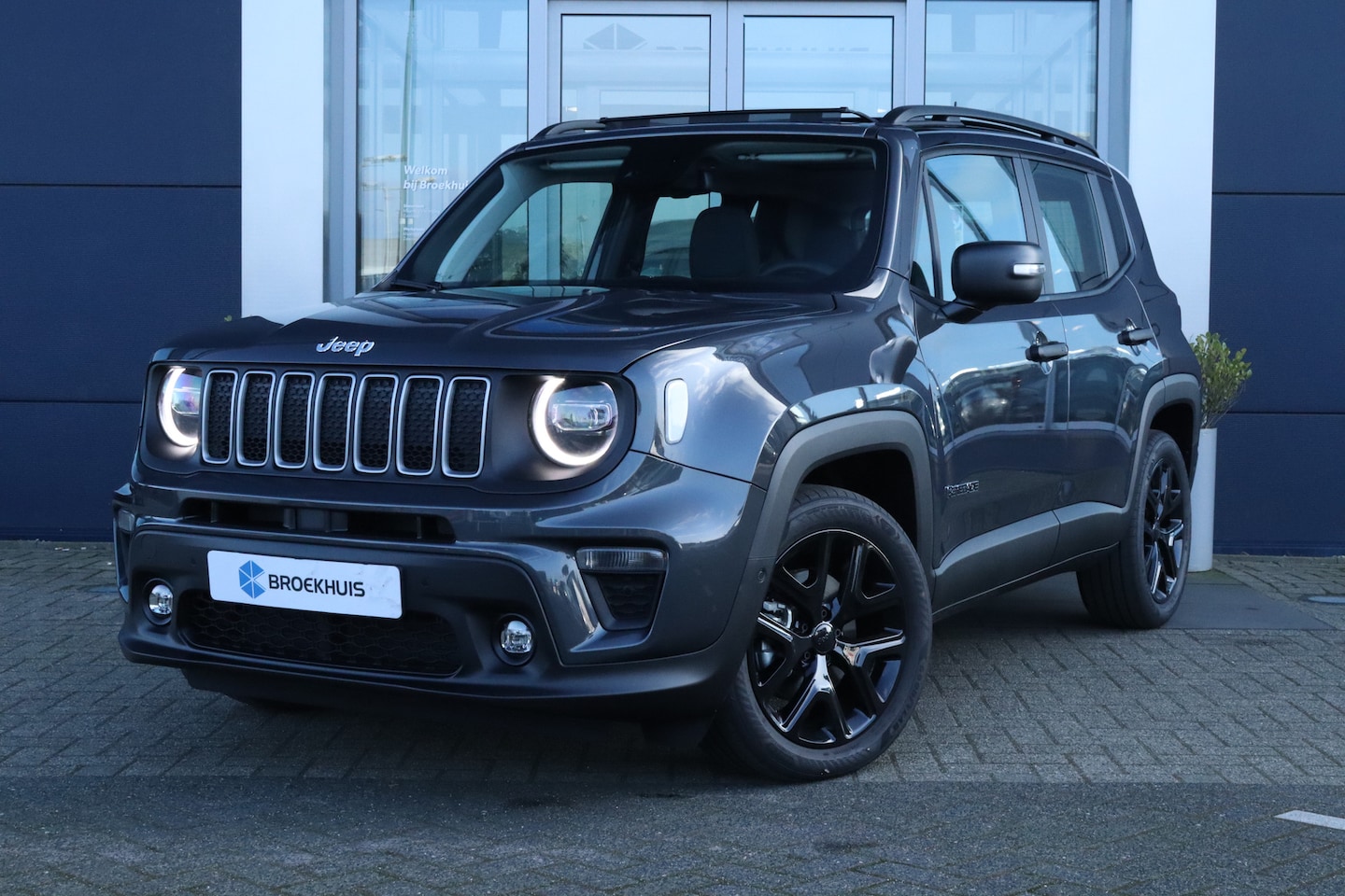 Jeep Renegade - 1.5T e-Hybrid Summit | Pano | Stuur + Stoel verwarming | Camera | ACC | LED | PDC | Navi | - AutoWereld.nl